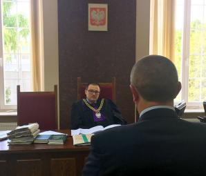 [VIDEO] Jakie konstytucyjne wartości Rzeczypospolitej Polskiej uznaje sędzia Marcin Ilków ze Strzelec Opolskich? Czy we wtorek znów da zarobić chciwym właścicielom Ergo-Packu z Krapkowic mając za nic własność prywatną?