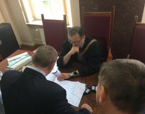 [VIDEO] Jakie konstytucyjne wartości Rzeczypospolitej Polskiej uznaje sędzia Marcin Ilków ze Strzelec Opolskich? Czy we wtorek znów da zarobić chciwym właścicielom Ergo-Packu z Krapkowic mając za nic własność prywatną?