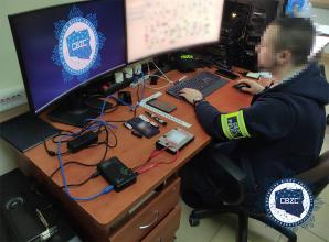 Sprzedawali porno zdjęcia ze swoimi dziećmi. Podkarpacki pion PZ PK skierował akt oskarżenia za gwałty na małoletnich oraz produkcję i rozpowszechnienie materiałów pornograficznych z udziałem dzieci