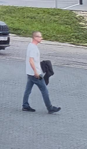 [VIDEO] PATRIOT24 RUTKOWSKI W AKCJI: Czy niebieskie Audi skrywa zagadkę zniknięcia Mariusza Krasnodębskiego?