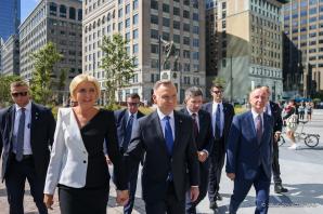 [VIDEO] Prezydent RP w towarzystwie Pierwszej Damy złożył w niedzielę wieniec przed Pomnikiem Katyńskim w Jersey City
