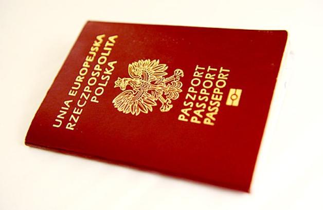 Paszporty: Konsul wydaje dwa rodzaje dokumentów paszportowych- paszporty i paszporty tymczasowe