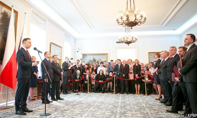 Prezydent wręczył nominacje profesorskie 56 nauczycielom akademickim