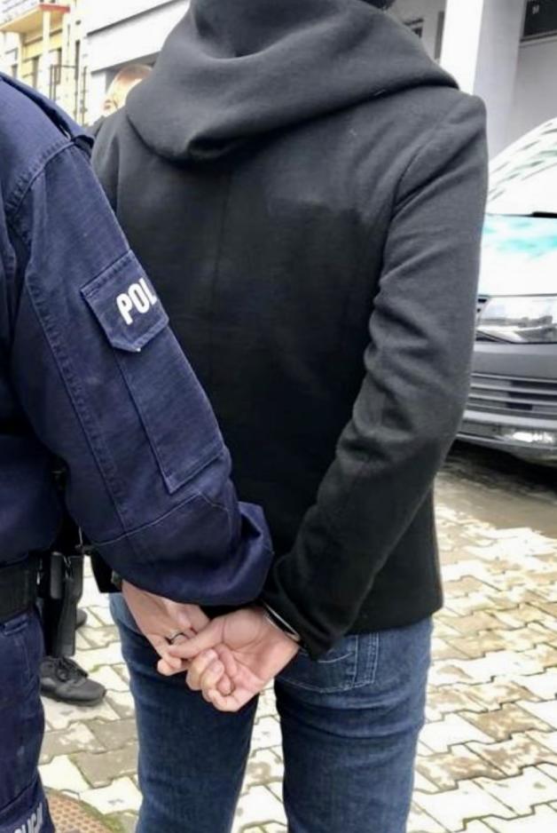 29-latce przedstawiono blisko 300 zarzutów dot. oszustw internetowych!